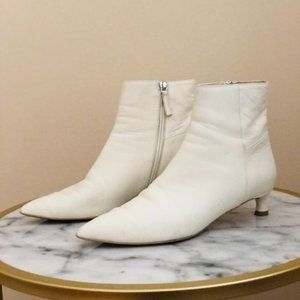 EVERLANE, Leather White Ankle Bootie with pointed toe size 7.5